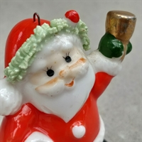 julemand rød dragt med sæk og klokke i porcelæn ophæng gammelt julepynt genbrug